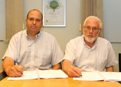 מימין: ישעיהו יקיר, יו"ר "פרוקוגניה", ואמיר נייברג, מנכ"ל "ידע"
